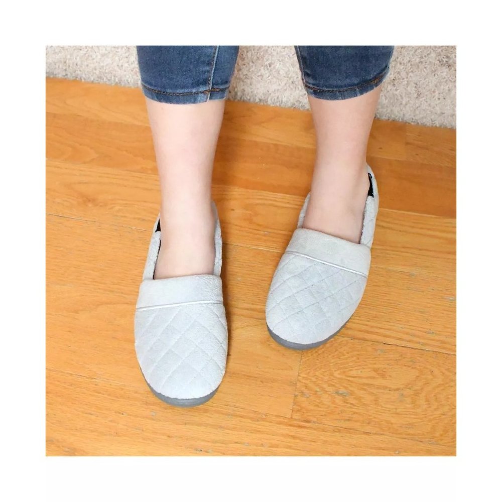 ISOTONER SIGNATURE Quilted Memory Foam Microterry Slip On Slippers - Grey - NEW